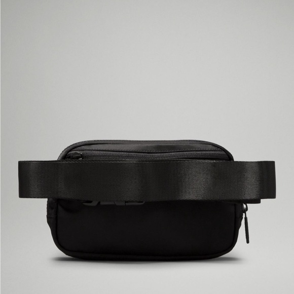 lululemon athletica everywhere belt bag 1L - Picture 2 of 5